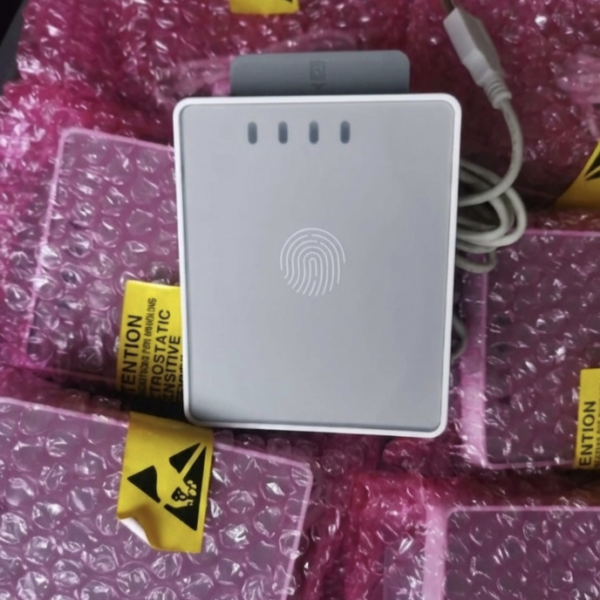 Lecteur de Carte à Puce Identiv uTrust 4701
