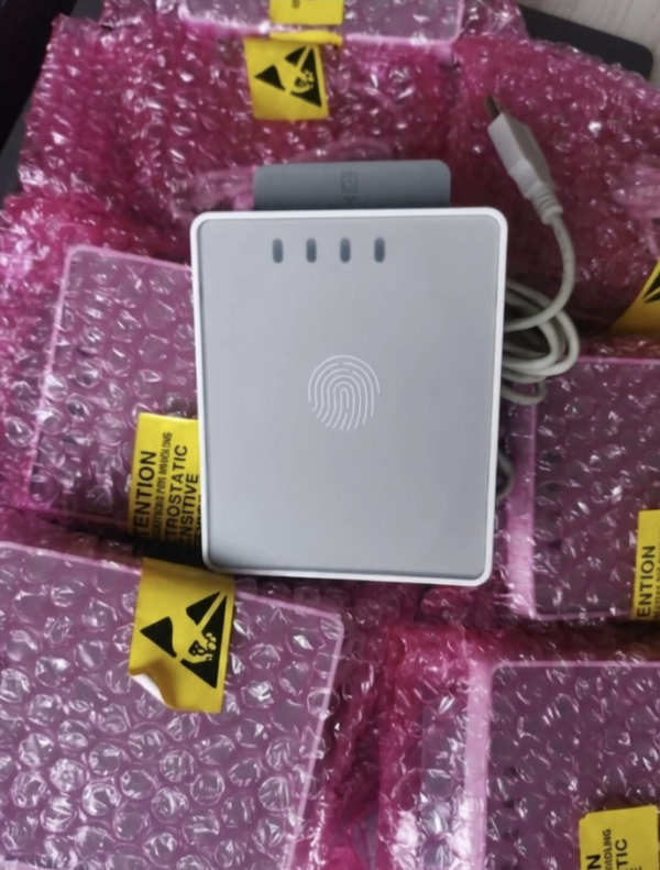 Lecteur de Carte à Puce Identiv uTrust 4701
