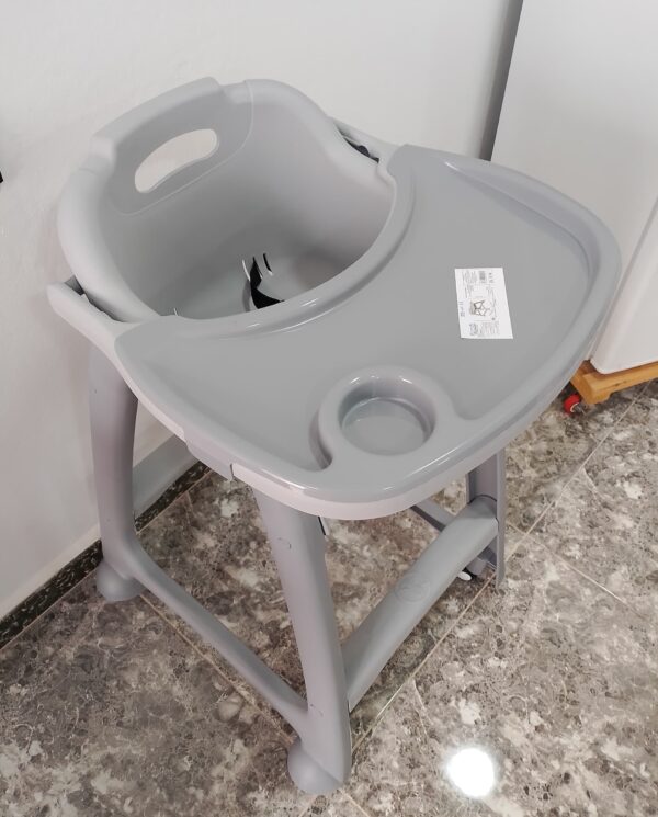 Chaise haute pour enfants, moderne, élégante, robuste et équipée de roulettes