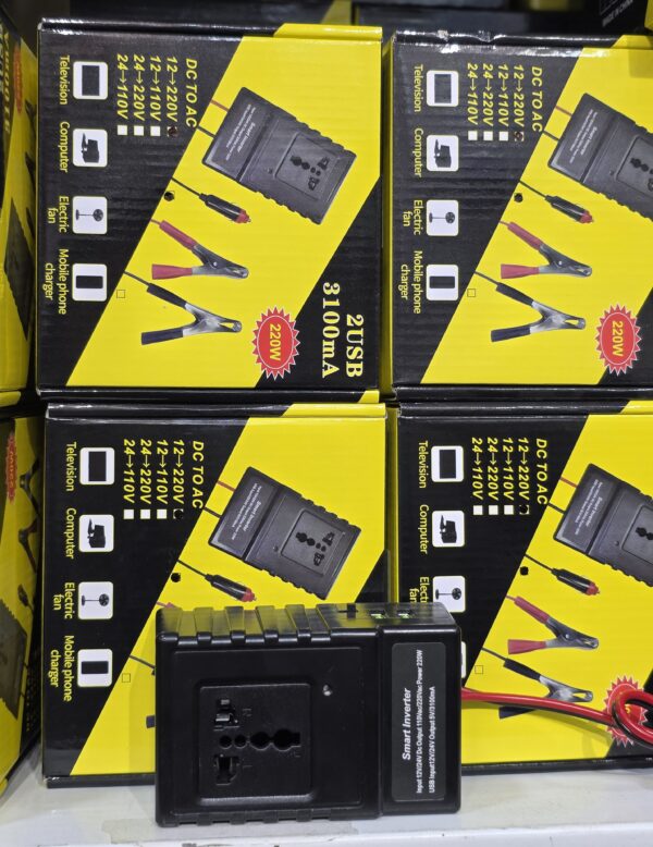 Convertisseur intelligent pour voiture, 220 W Convertisseur intelligent pour voiture, 220 W