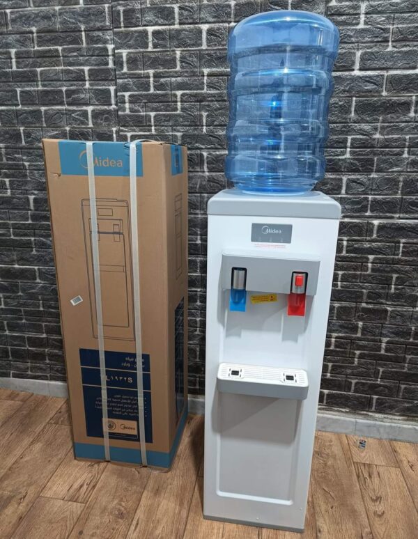 Fontaine Marque Midea Avec La Bouteille Fontaine Marque Midea Avec La Bouteille