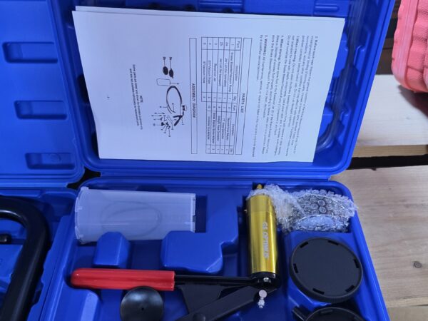 Kit de purge de freins et pompe à vide manuelle 21 pièces Kit de purge de freins et pompe à vide manuelle 21 pièces