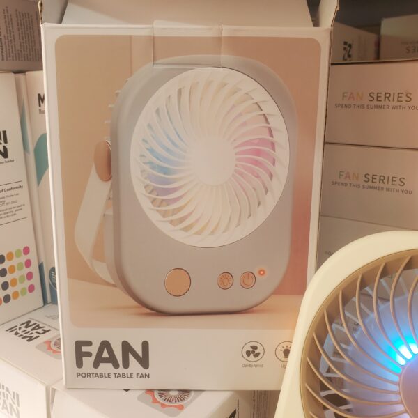 Mini ventilateur et diffuseur de parfum d'ambiance Mini ventilateur et diffuseur de parfum d'ambiance