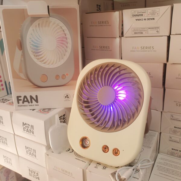 Mini ventilateur et diffuseur de parfum d'ambiance Mini ventilateur et diffuseur de parfum d'ambiance