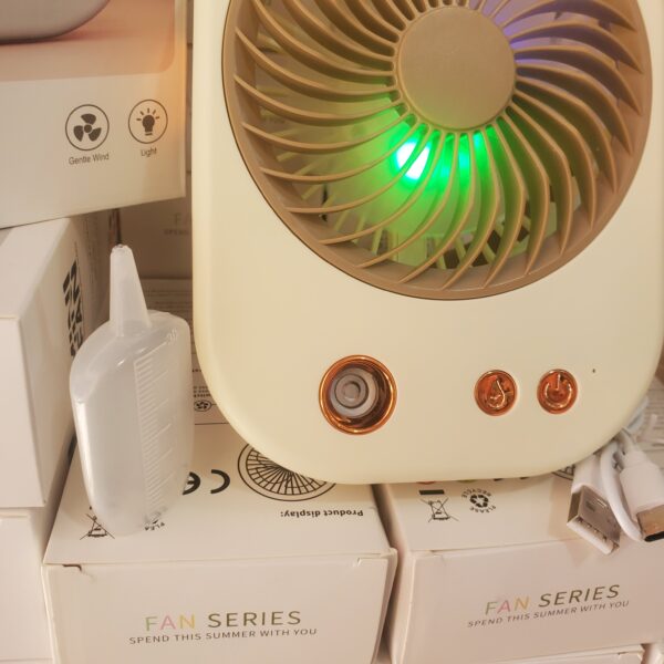 Mini ventilateur et diffuseur de parfum d'ambiance Mini ventilateur et diffuseur de parfum d'ambiance