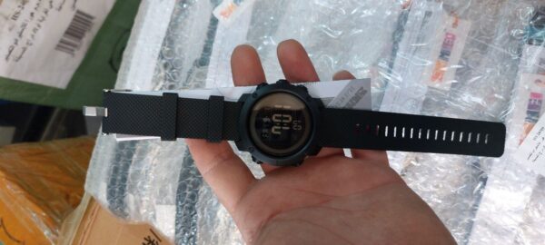 Montre-bracelet numérique SKMEI, moderne et sportive Montre-bracelet numérique SKMEI, moderne et sportive