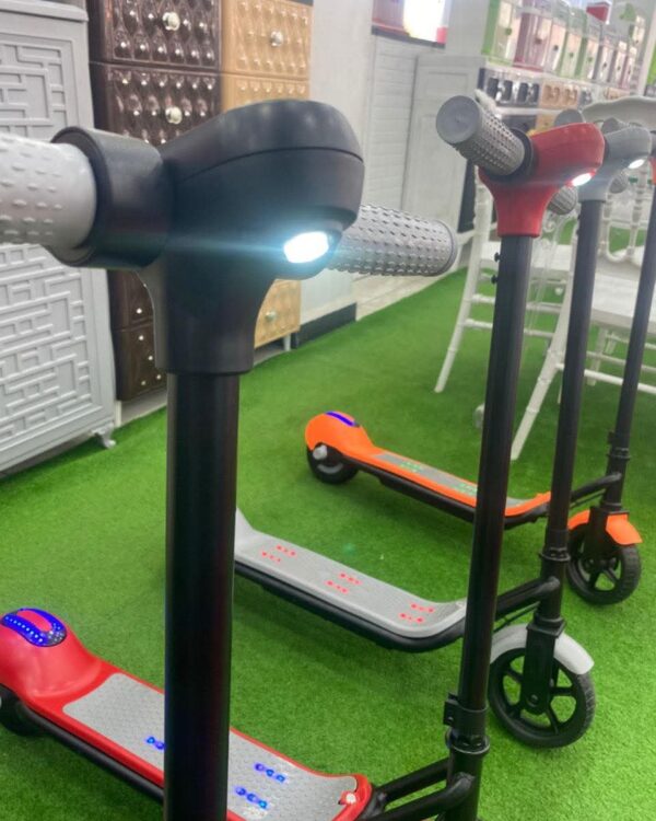 Trottinettes électriques pour enfants, noires Trottinettes électriques pour enfants, noires