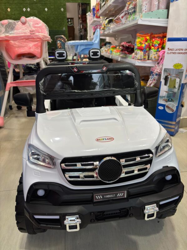 Voiture électrique pour enfants, modèle Mercedes 615. Voiture électrique pour enfants, modèle Mercedes 615.